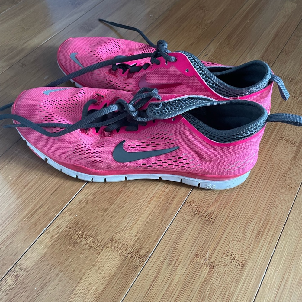 Nike sneakers pink good condition very comfortable